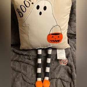 Halloween ghost throw pillow